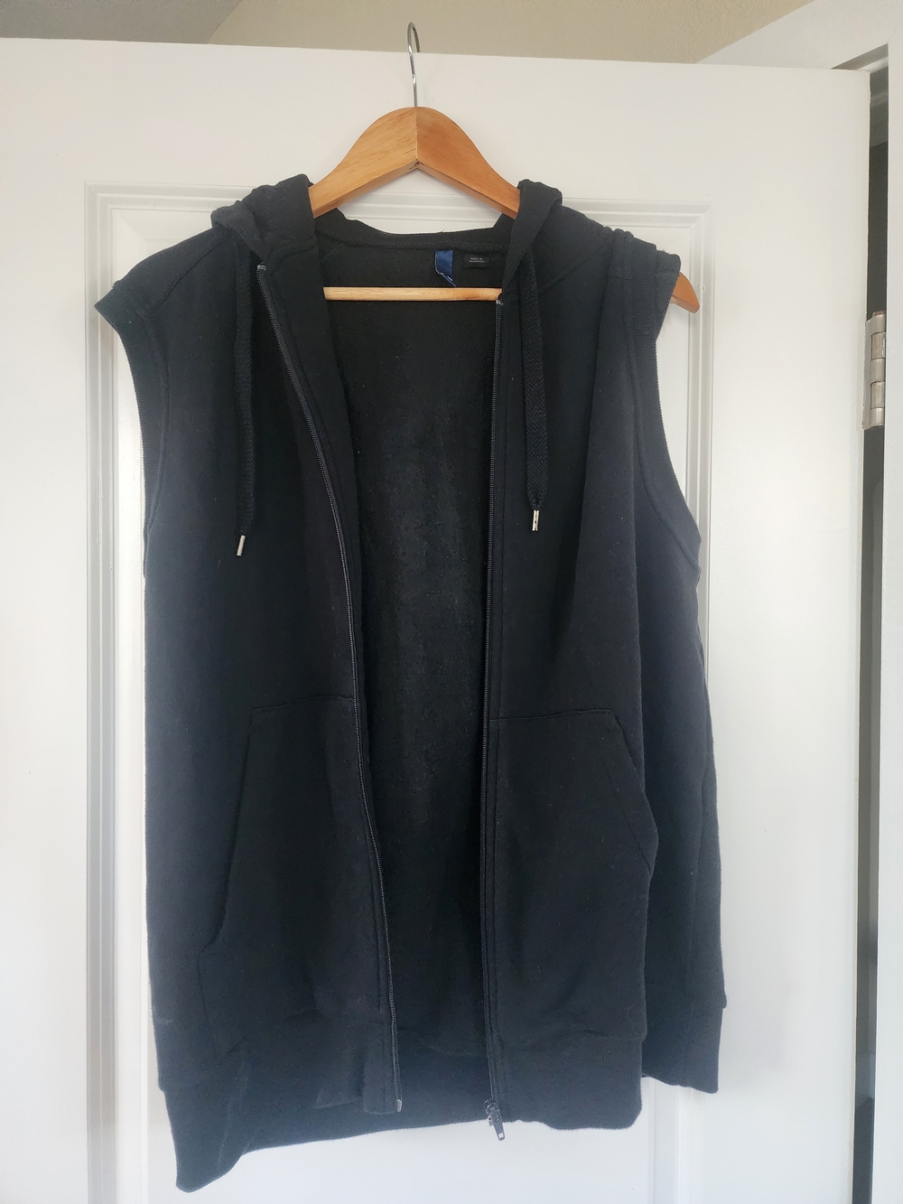 H&M Divided Black Sleeveless Zip-Up Hoodie Vest Size L - Picture 3 of 8